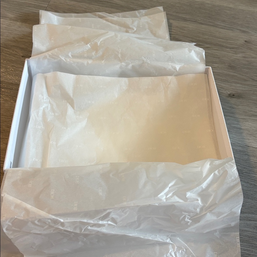 White Dior Shoe Box, 2 Dust Pouches, Ribbon, receipt sleeve and care card set - Picture 8 of 13